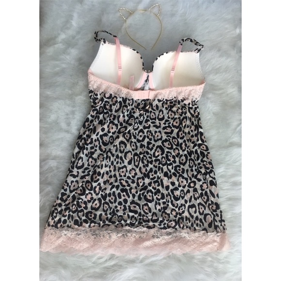 Victoria's Secret - Picture 2 of 3